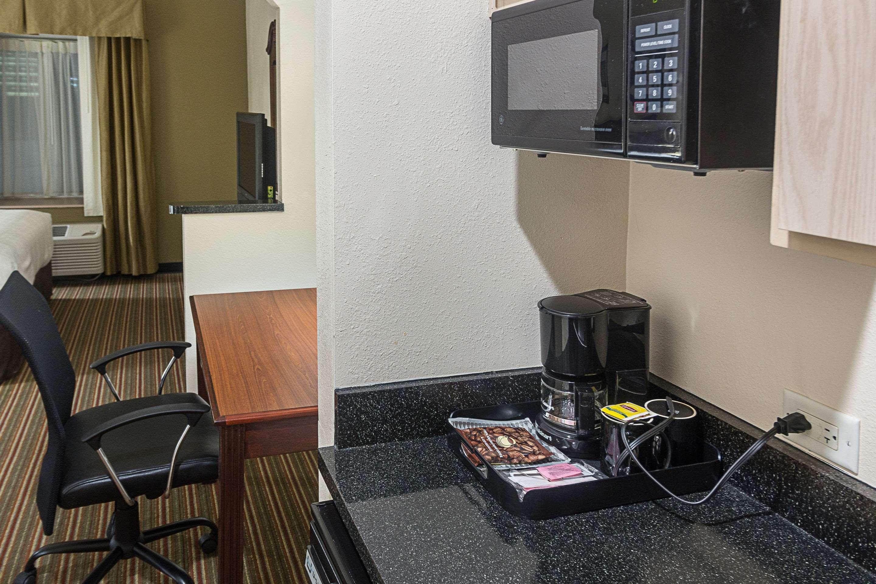 Quality Inn & Suites West Chase Houston Esterno foto